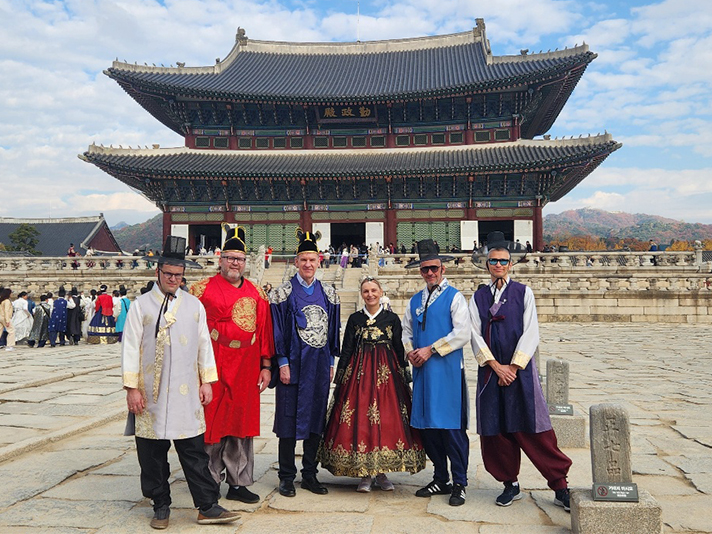 DMZ and Royal Palace Tour